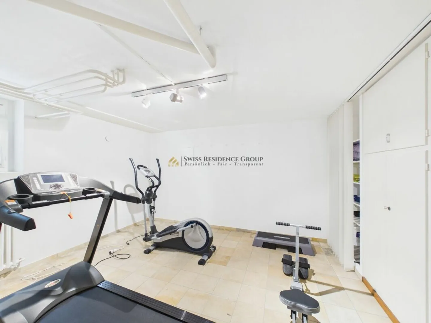 Spacious 6-Room Single-Family House with Garden Idyl and Garage - Photo 9 of 13