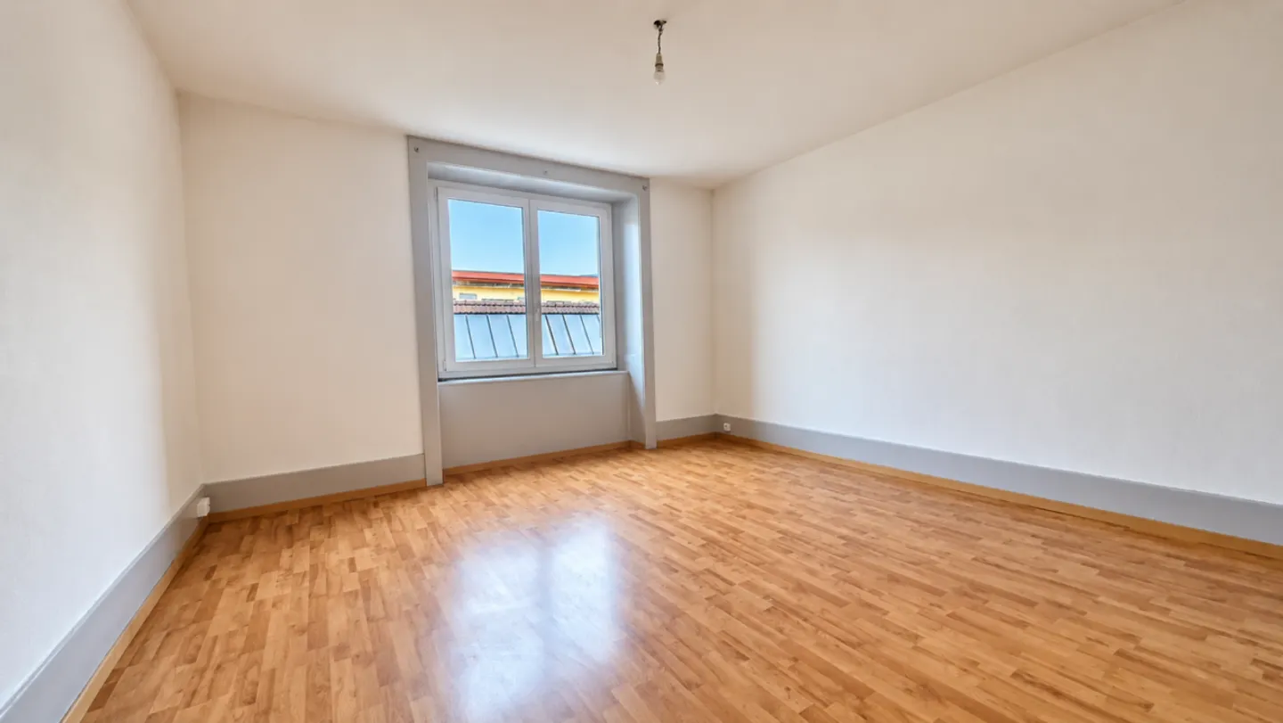 Charmant appartement de 3 pièces au rez supérieur avec fibre optique - Foto 6 von 8
