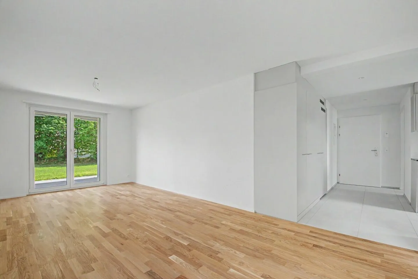 Les derniers appartements après rénovation totale - Modernes appartements de 2,5 pièces avec vue sur le lac ! - Photo 1 sur 9