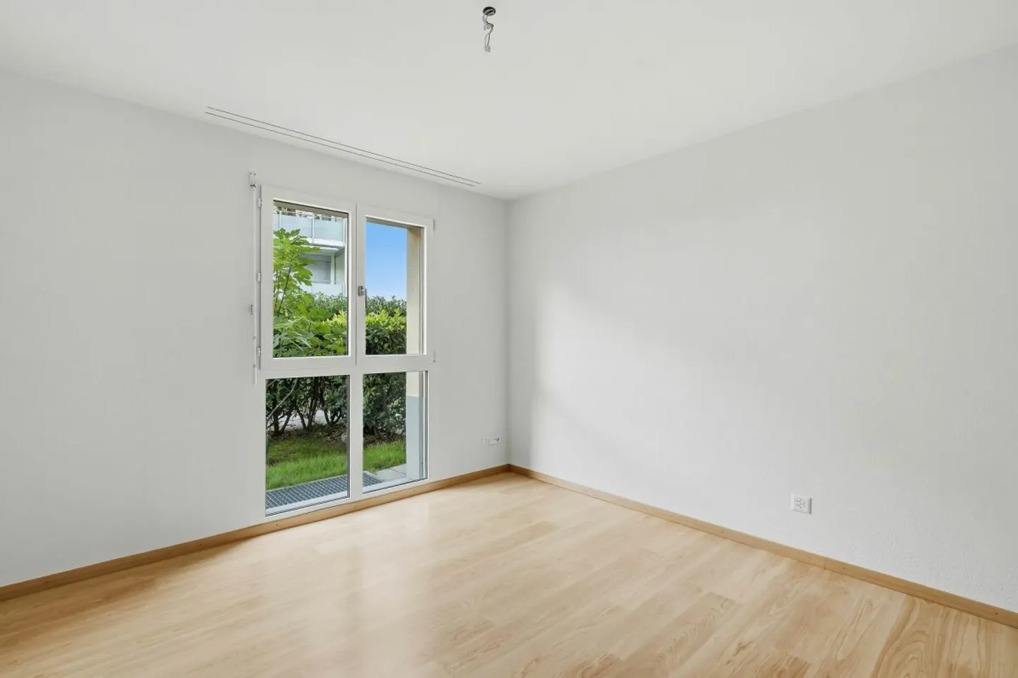 Beautiful 4.5 Room Garden Apartment with Winter Garden - Photo 8 of 13