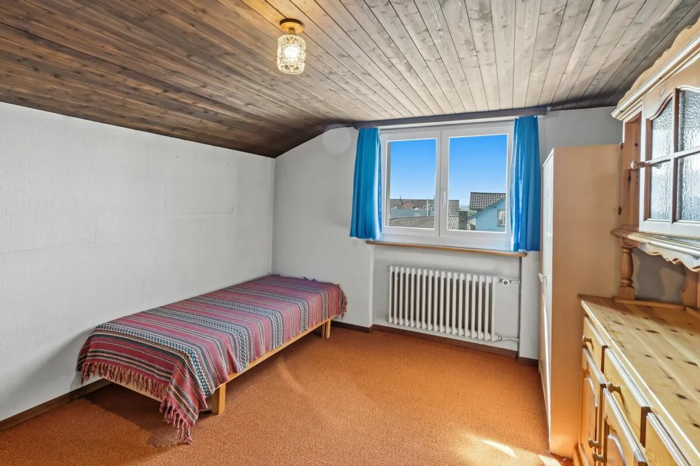 Grosszügiges Einfamilienhaus mit viel Potenzial an sonniger Lage in Rebstein - Foto 12 von 13