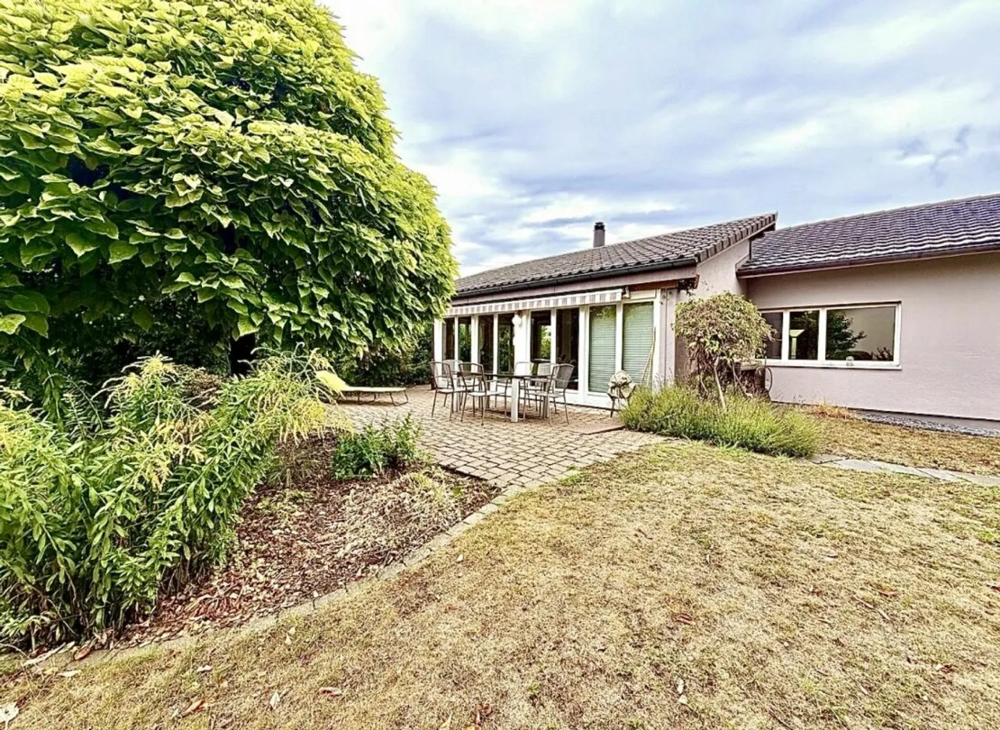 Attraktives Einfamilienhaus mit gepflegtem Garten! - Foto 10 von 12
