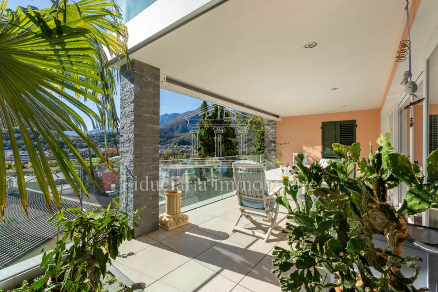 SOLDUNO - Geräumige Wohnung mit Studio in einem Zweifamilienhaus - Foto 2 von 13