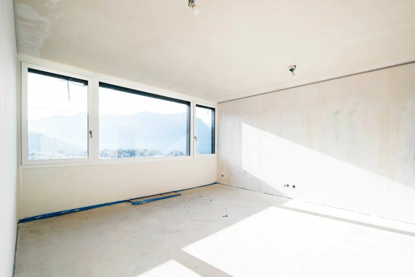 Penthouse of generous size with spectacular lake view - Photo 6 of 8