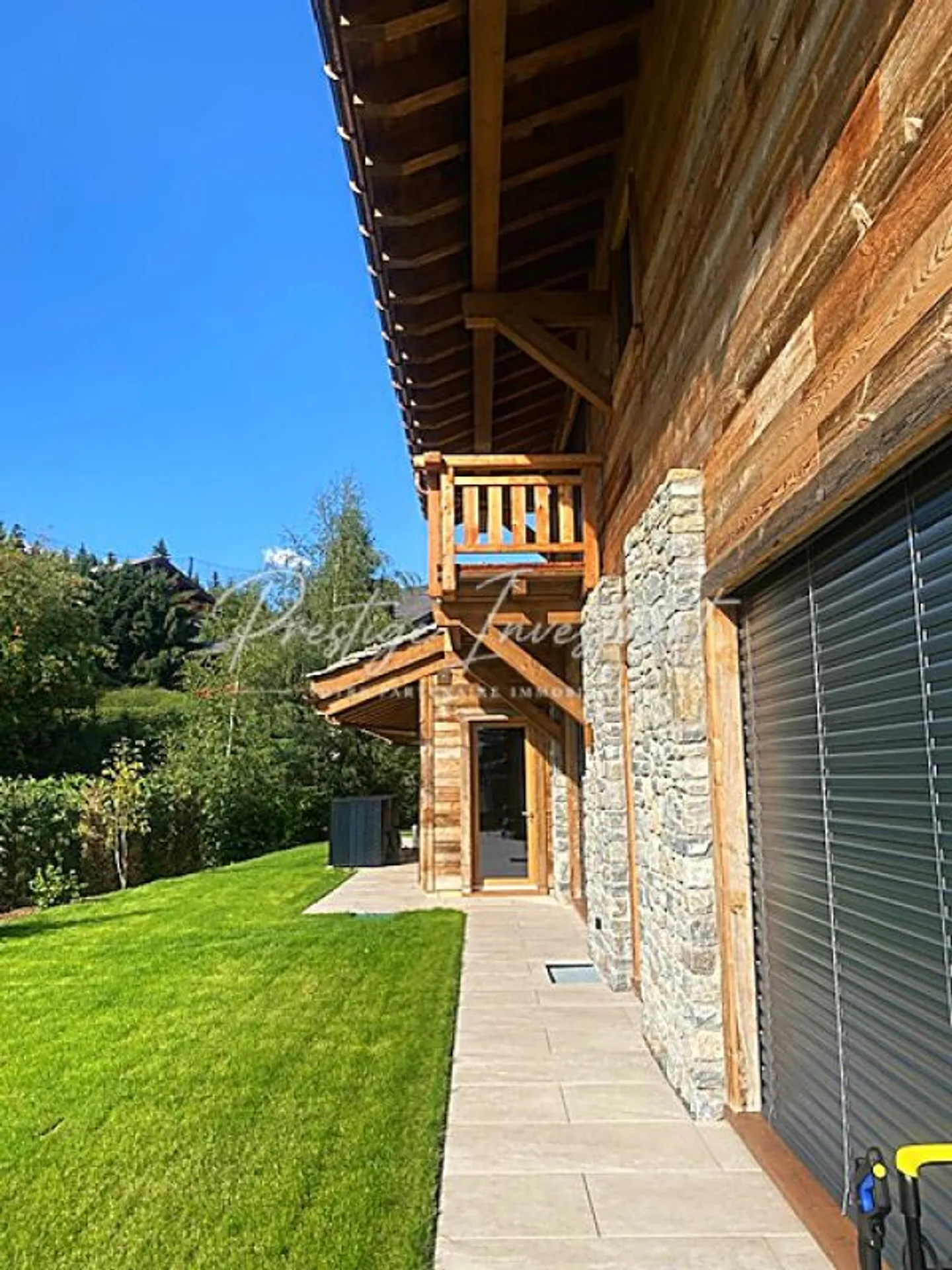 Wunderschönes Prestige-Chalet: Golf in der Nähe, die Alpen am Horizont. - Foto 6 von 13
