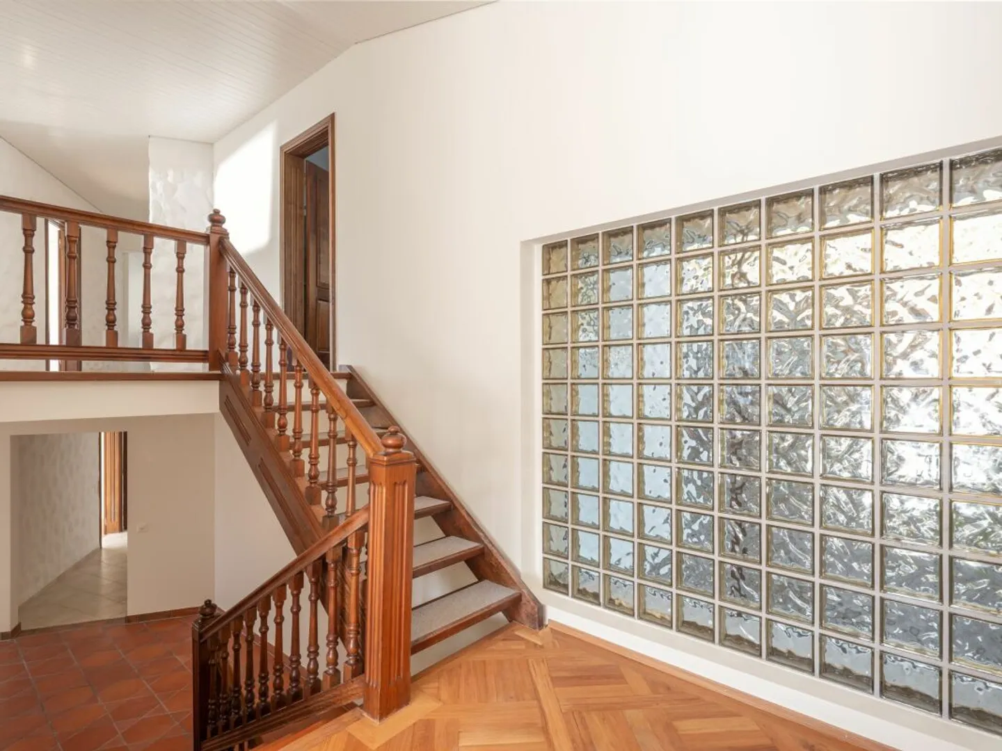 Renovated Dream Single-Family Home with 120 m² Terrace and Large Garden - Photo 8 of 13