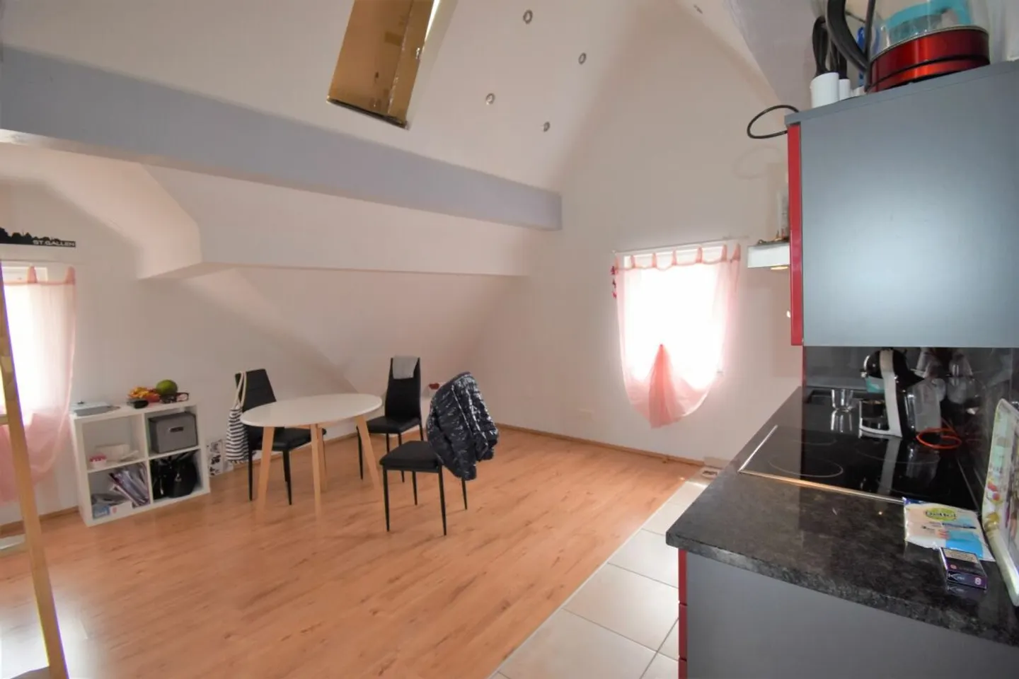 Modern 1.5-room attic apartment with gallery & balcony - Photo 3 of 11