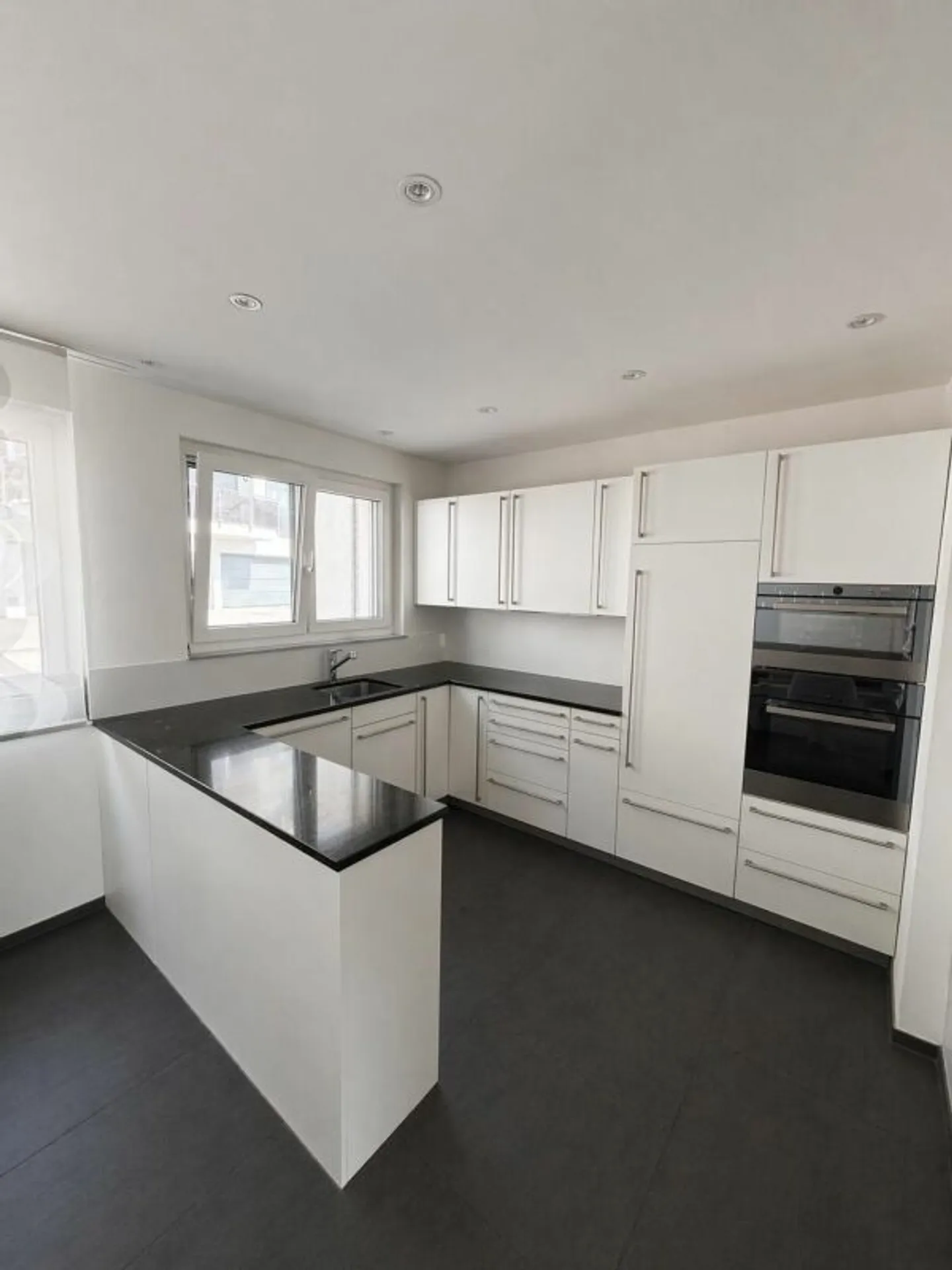 Appartement moderne et spacieux de 4,5 pièces - Photo 1 sur 9
