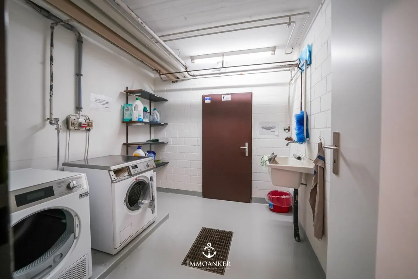 Light-flooded 4.5-room apartment with high ceiling and fireplace in Bottmingen - Photo 8 of 13