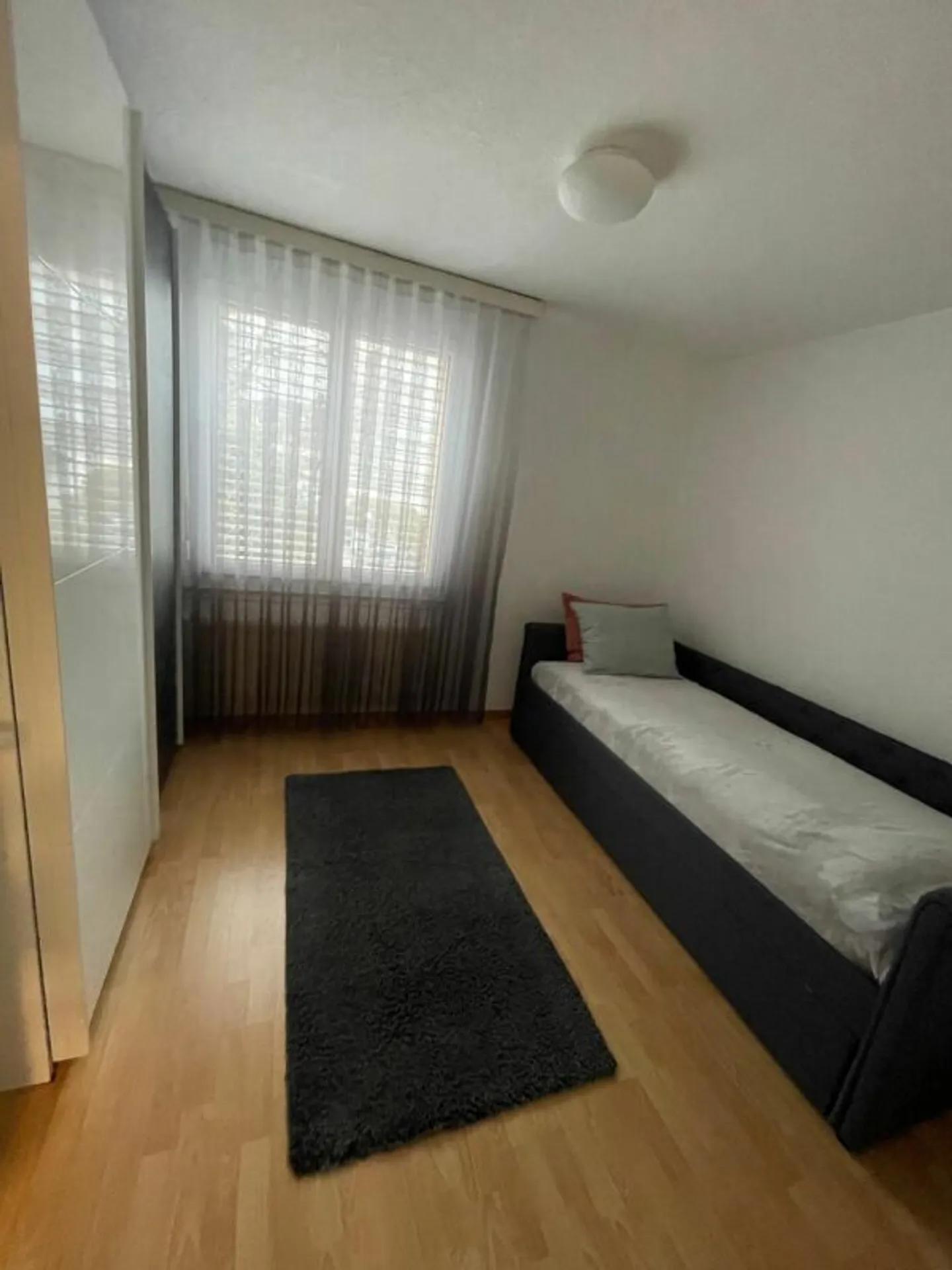 Appartamento conveniente in una posizione tranquilla e centrale - Foto 5 di 9