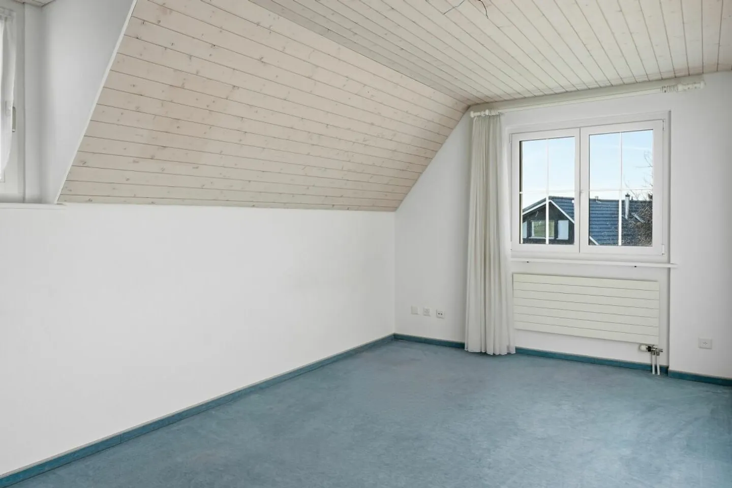 Grosszügiges Einfamilienhaus mit Garten - Foto 12 von 13