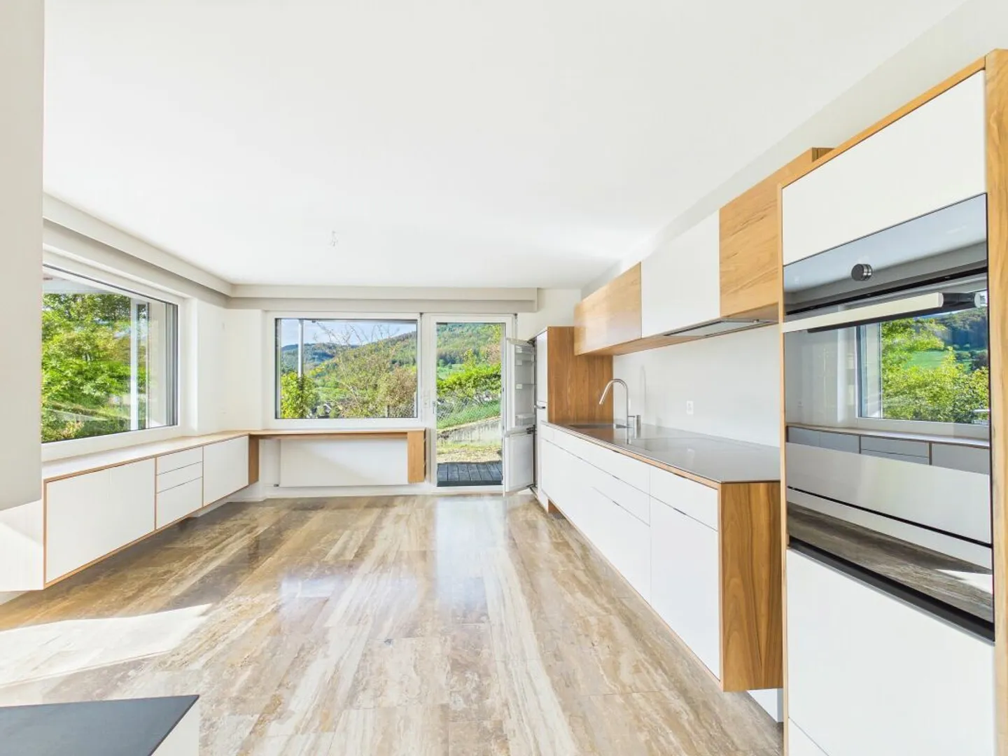 Modernes Apartment mit atemberaubender Aussicht - Foto 3 von 13