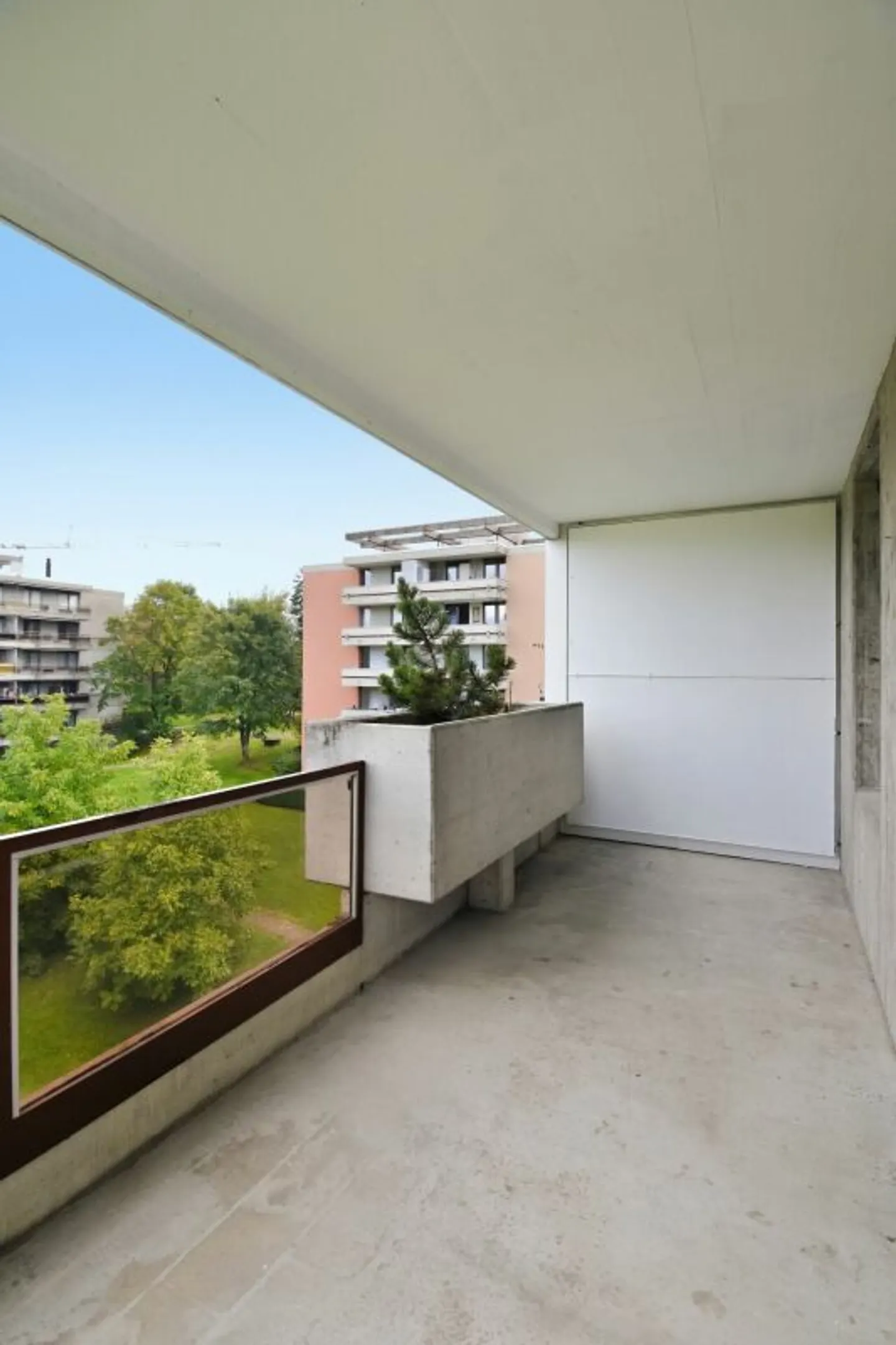 Appartement 2.5 pièces partiellement rénové avec balcon - Photo 9 sur 10