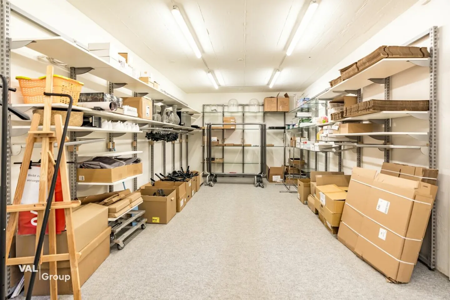 Spazio commerciale unico direttamente nella vivace piazza di Brig - Foto 13 di 13