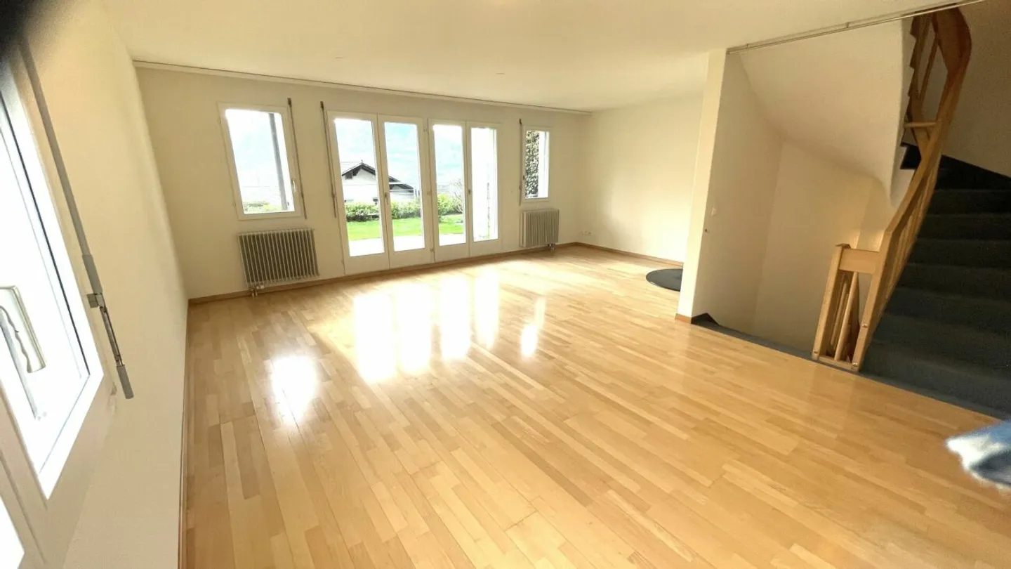 Charmantes Eckhaus mit Aussicht - Foto 3 von 12