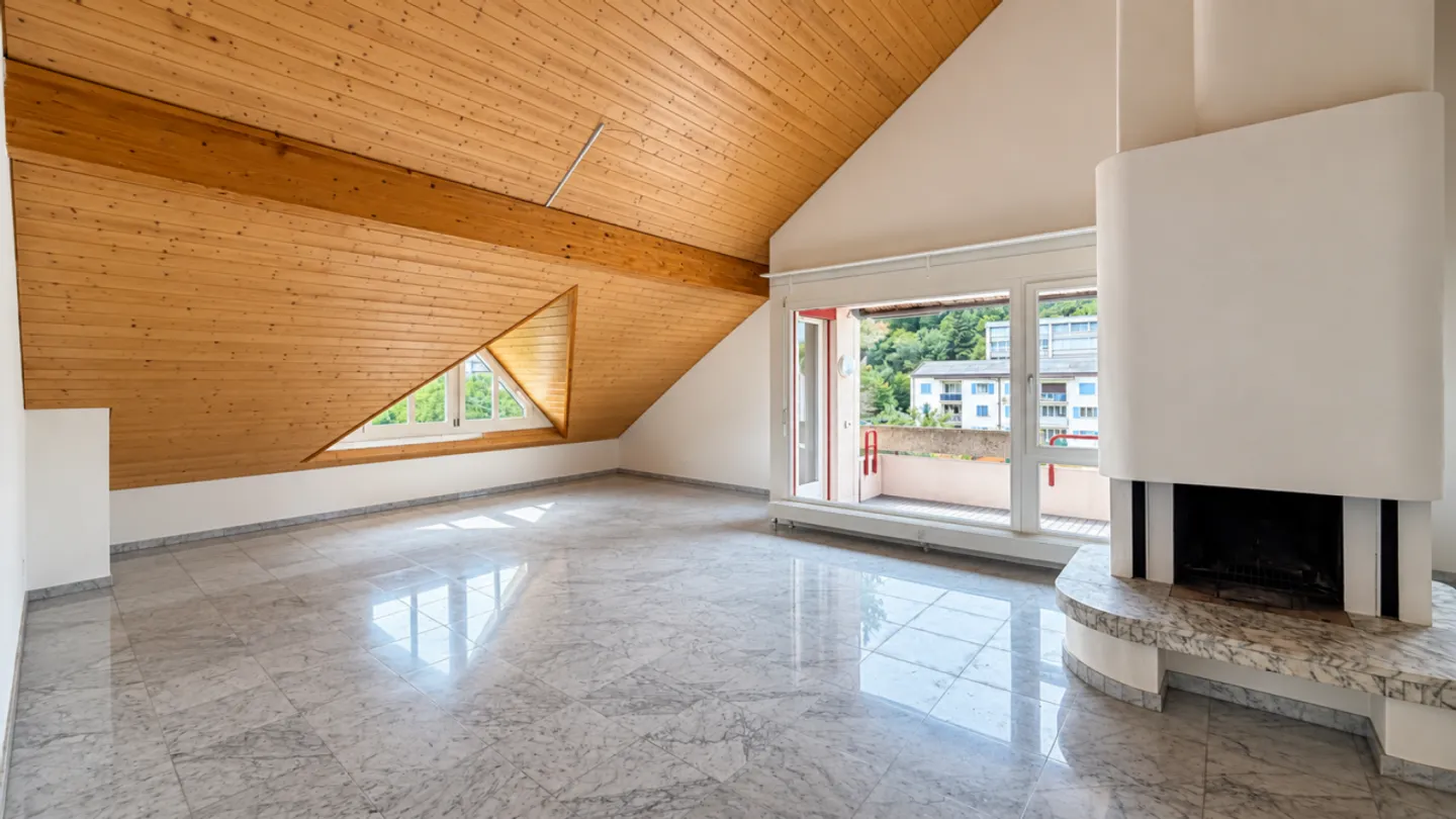 Spacieux appartement mansardé de 4.5 pièces avec cheminée & 2 balcons - Photo 1 sur 10