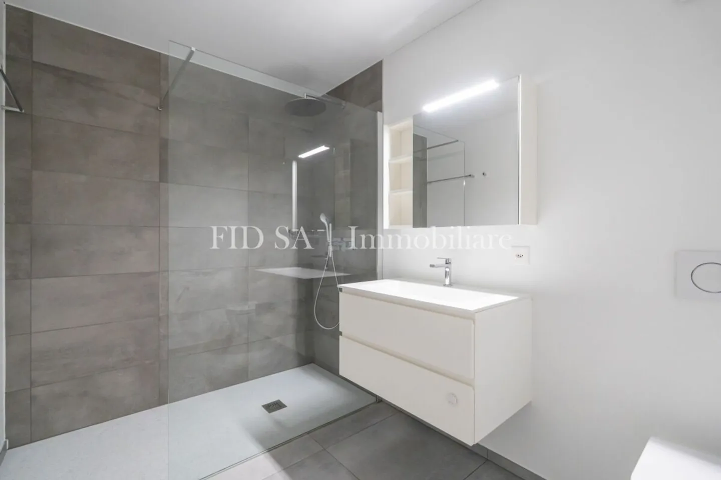 LOSONE - Appartement moderne dans un emplacement stratégique près d'Ascona avec deux terrasses - Photo 10 sur 11