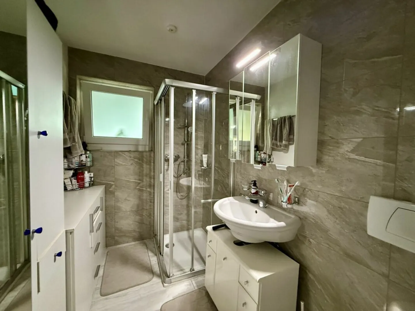 Appartement attrayant de 5,5 pièces ensoleillé - Photo 12 sur 13