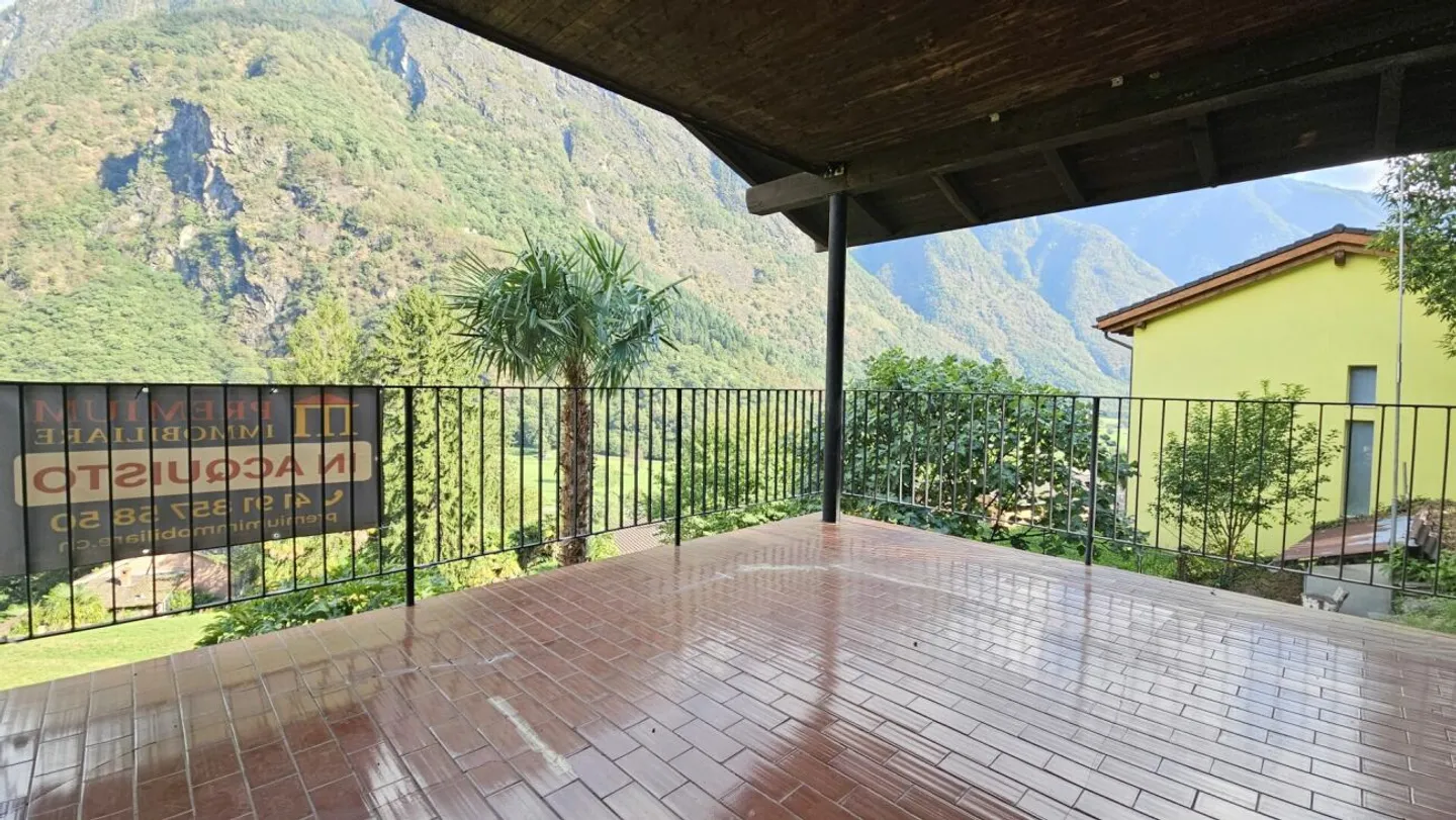 INTERESTING SINGLE-FAMILY HOUSE IN GRONO-LEGGIA - Photo 11 of 13