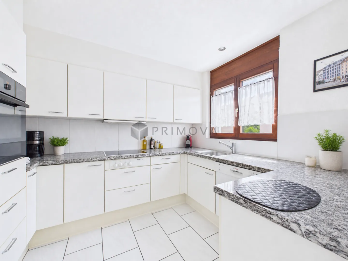 Bright 3.5 room apartment with fireplace and balcony in a quiet location - Photo 3 of 9