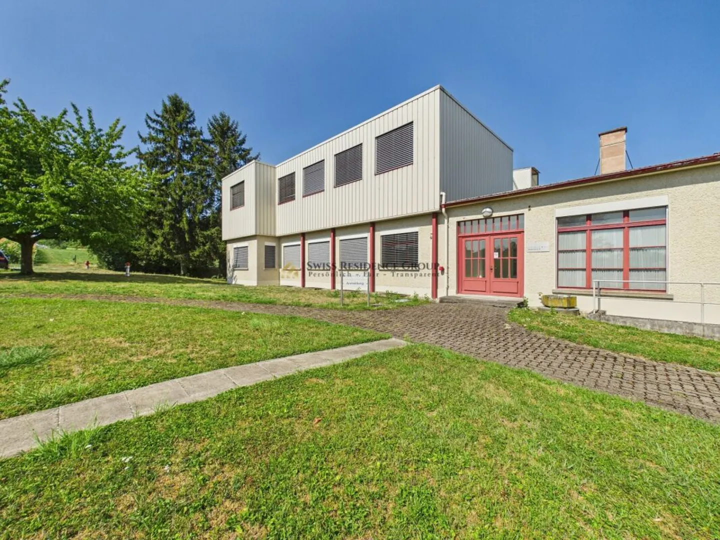 Investissement commercial attractif avec revenus locatifs et potentiel de développement - Photo 2 sur 6