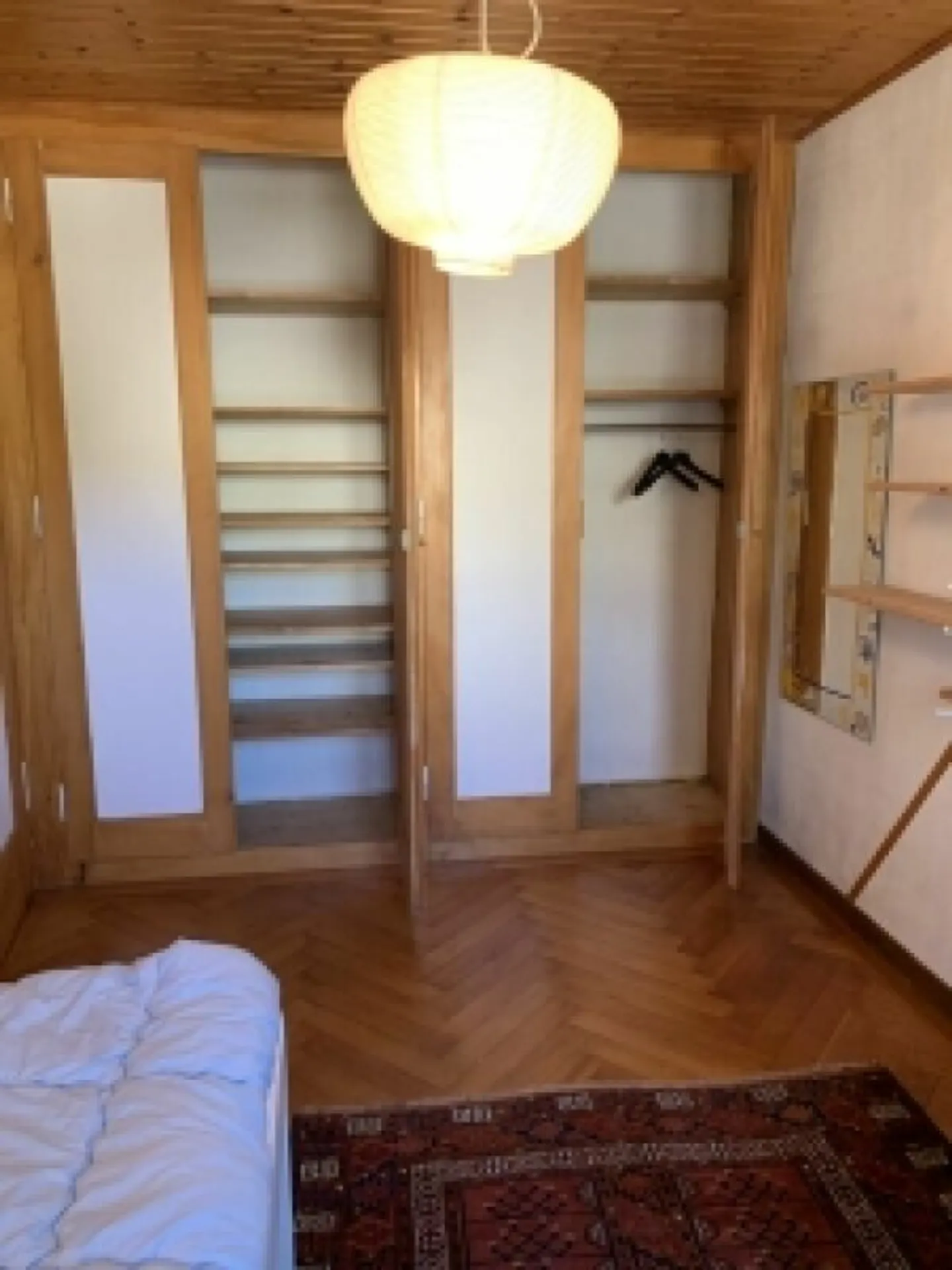 Zimmer in einer Wohngemeinschaft, gelegen in einem ruhigen Viertel und in der Nähe von Geschäften und öffentlichen Verkehrsmitteln - Foto 3 von 7