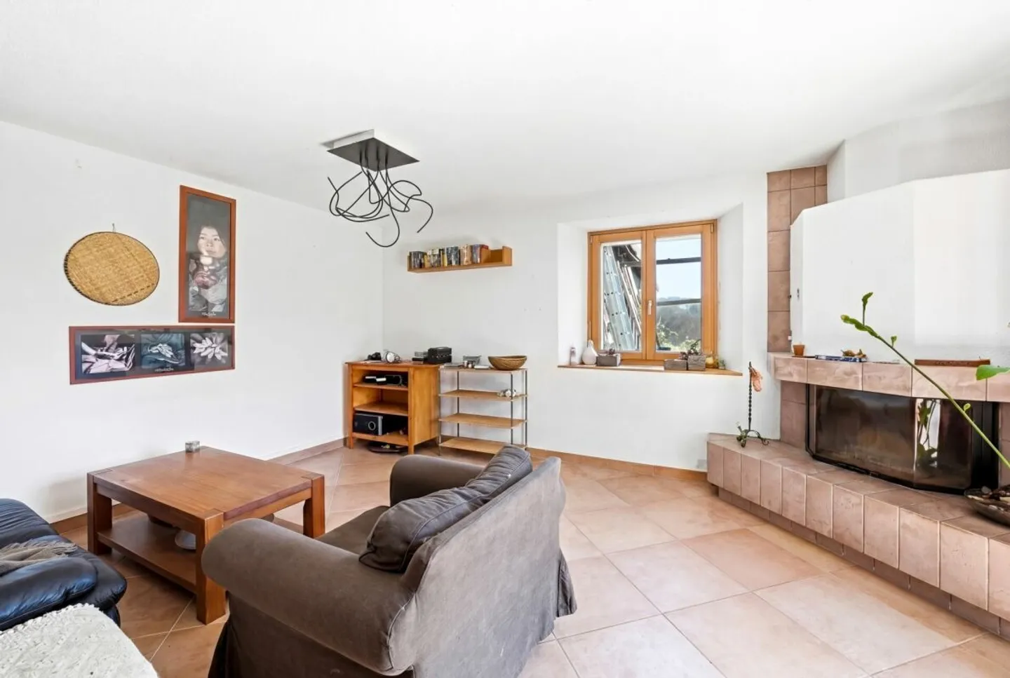 Maison mitoyenne d'angle de 5.5 pièces avec grand jardin - Foto 3 di 13