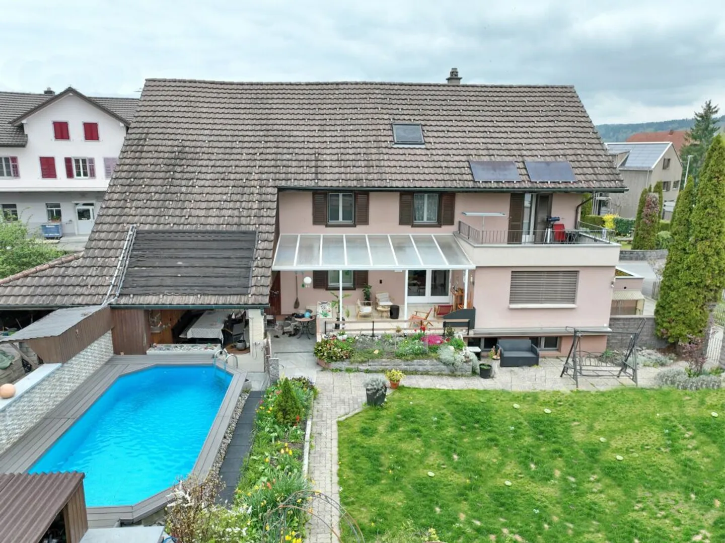 Sonniges Familiendomizil mit Pool - Foto 1 von 8