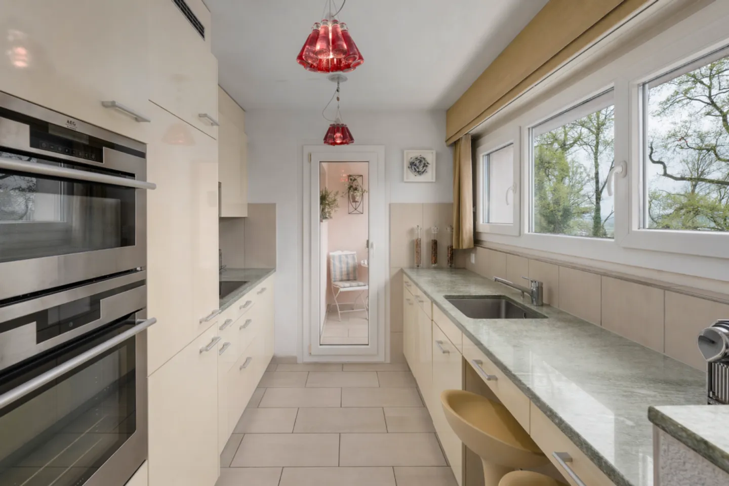 Stilvolle Wohnung mit Blick ins Grüne - Foto 2 von 7