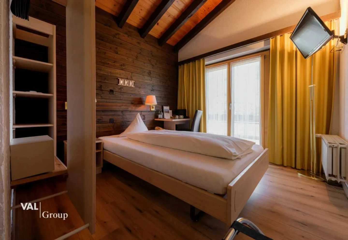 Hôtel supérieur incluant un projet de développement sur un terrain total de 6 000 m2 - Photo 10 sur 13