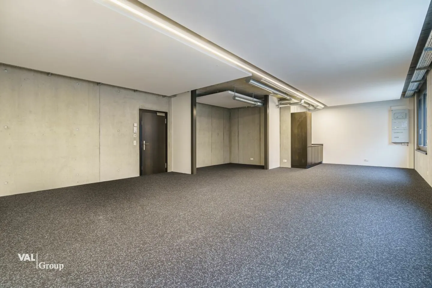 Centro servizi in una posizione eccellente con opzioni di utilizzo versatili - Foto 3 di 13