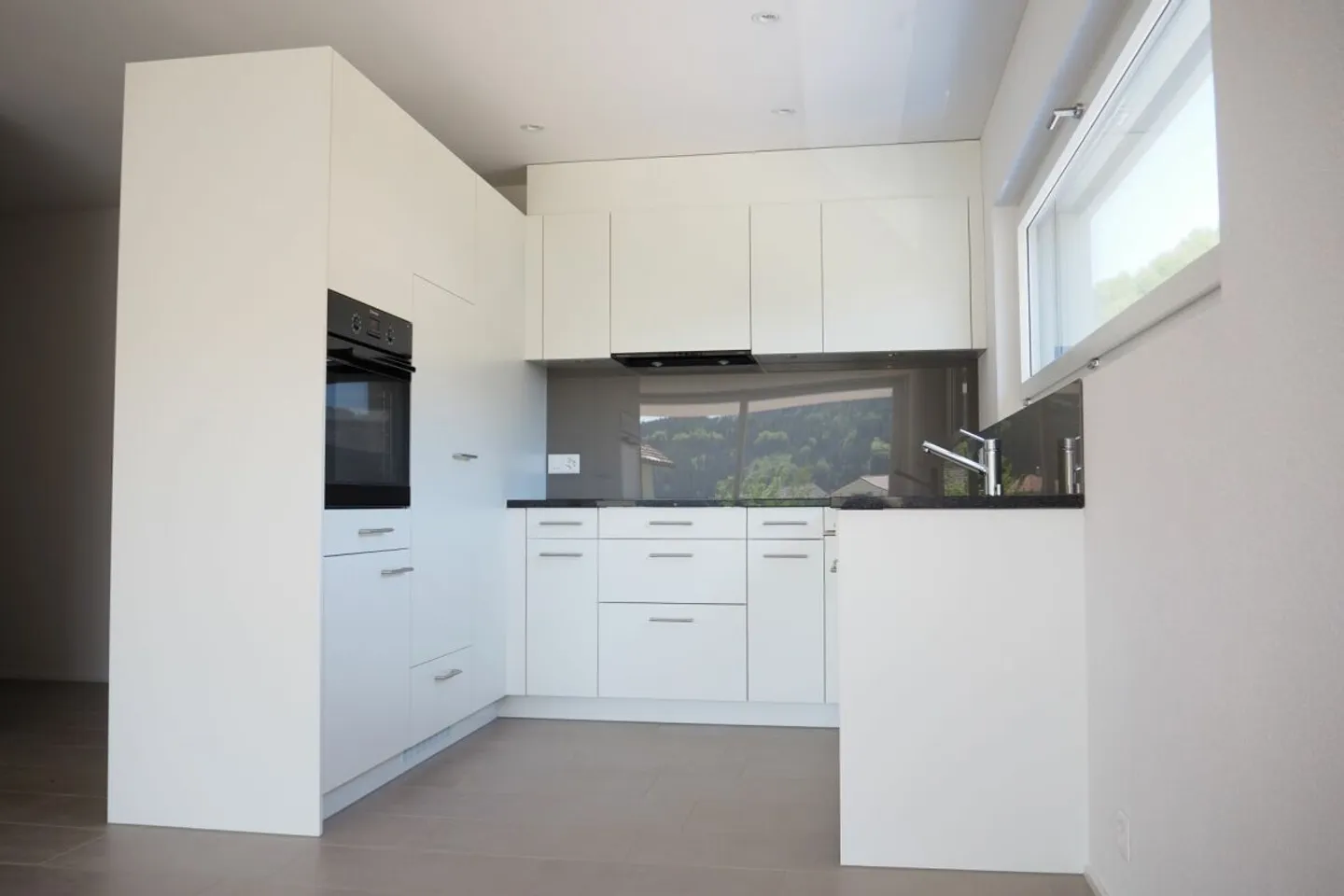 Moderne 2.5-Zimmerwohnung - Photo 1 of 9