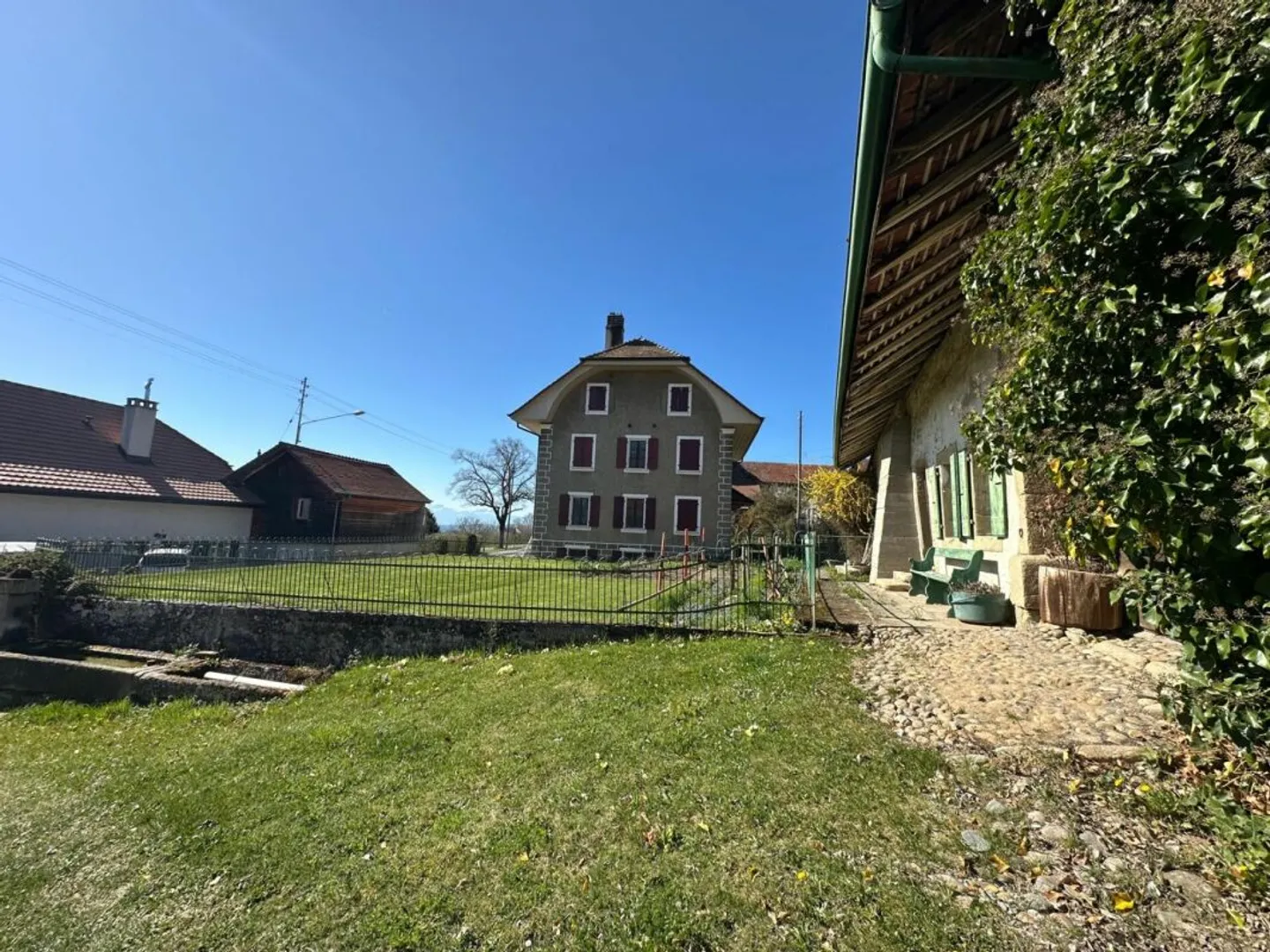 Bella Casa Familiare con Giardino - Foto 3 di 13