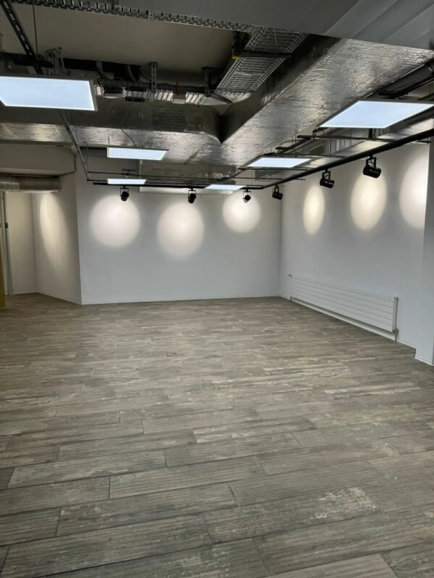 Cozy Beauty Studio Space - Photo 1 of 8