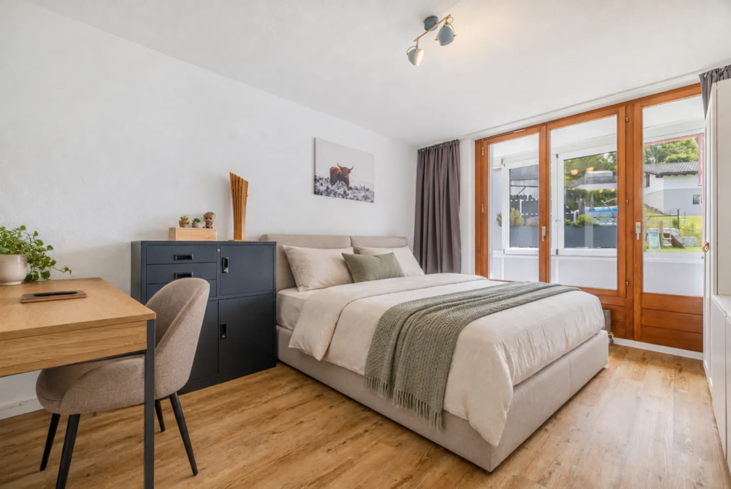 MODERN LIVING, ENJOYING PEACE - 4.5-ROOM APARTMENT WITH TWO GLASS BALCONIES - Photo 9 of 11