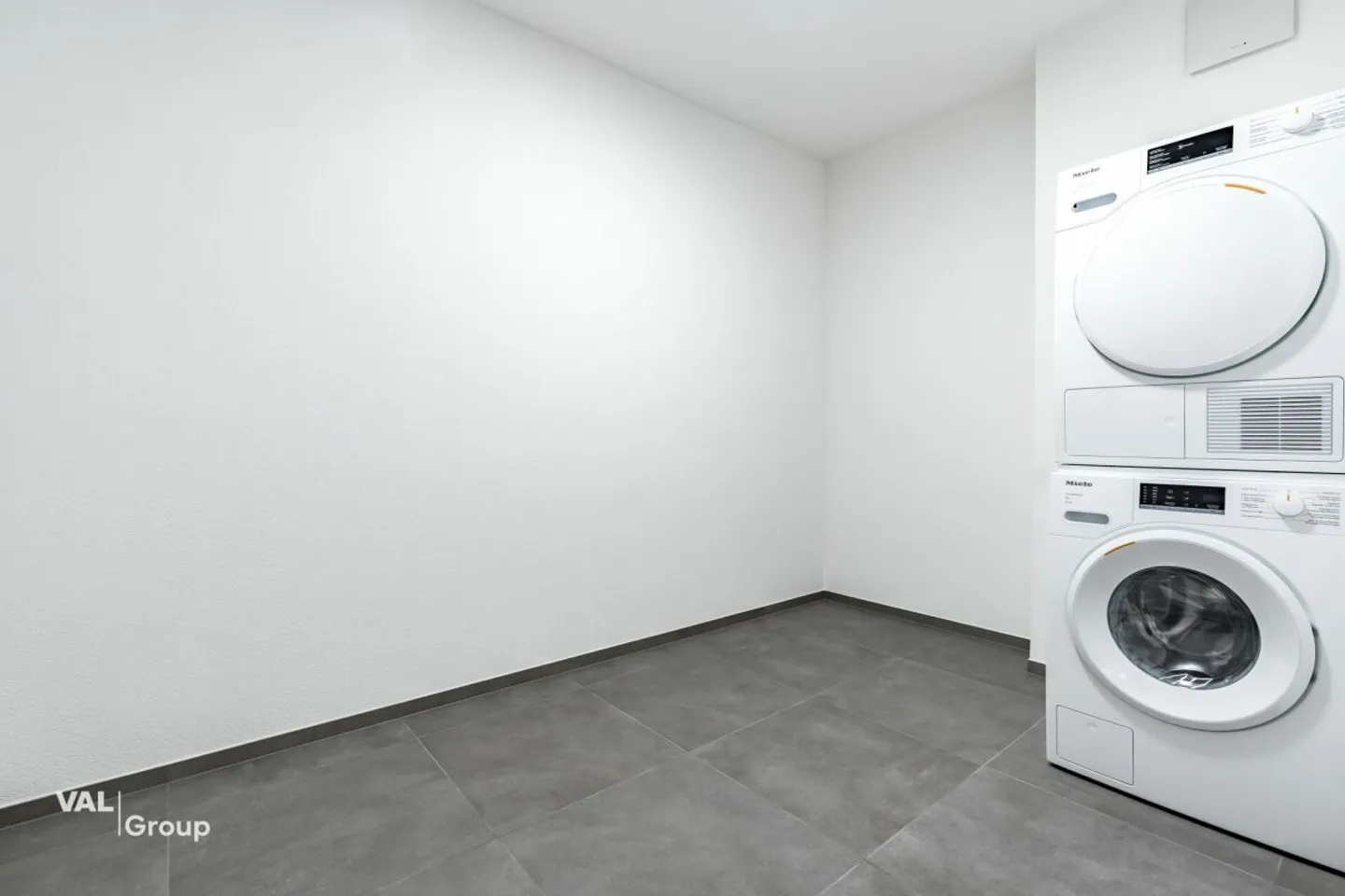 Première location d'un appartement de 3,5 pièces de haute qualité - Photo 11 sur 13