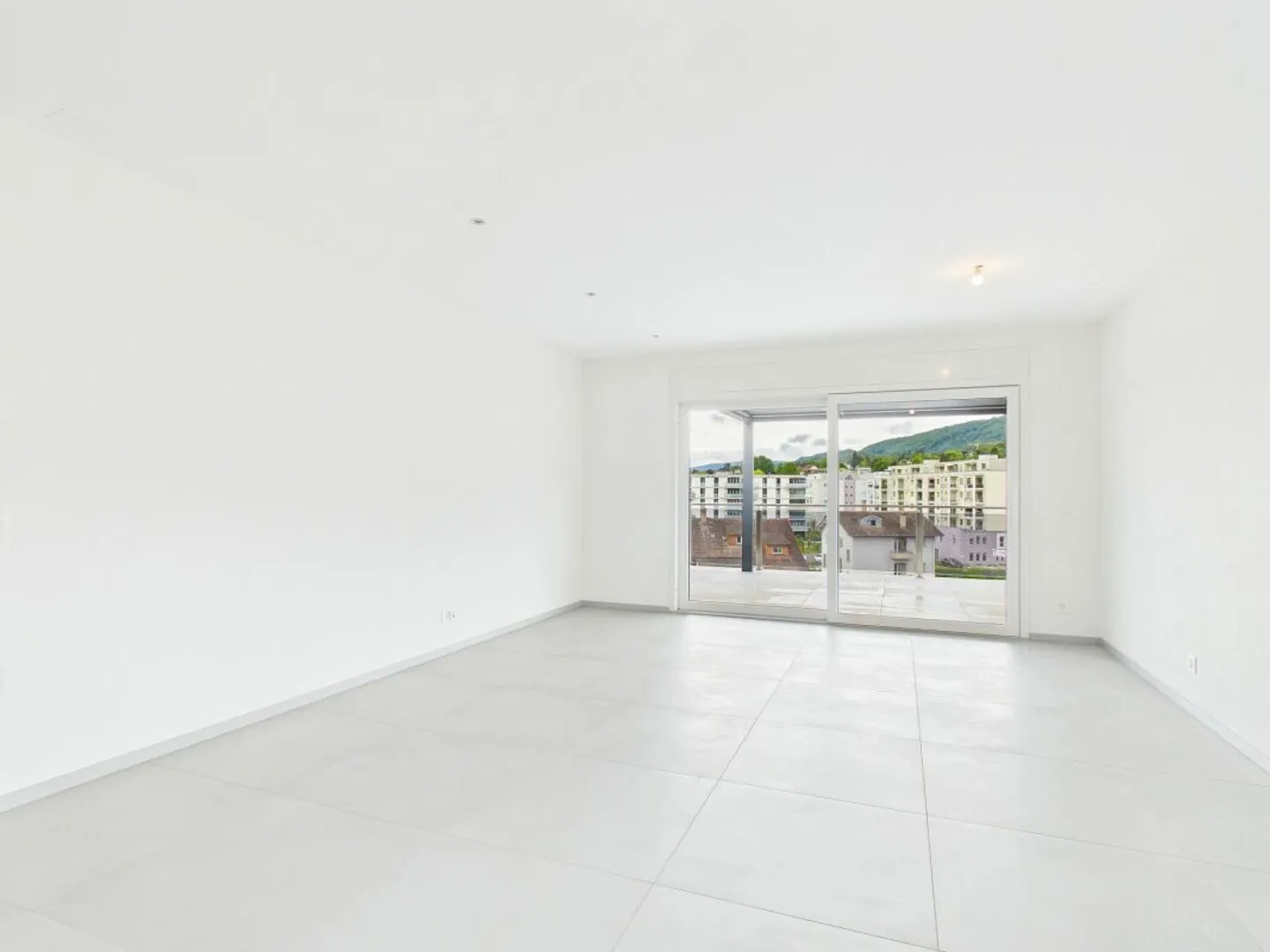 Stilvolle Attikawohnung mit grosser Terrasse und exklusiver Wohnkomfort in Delémont - Foto 3 di 13
