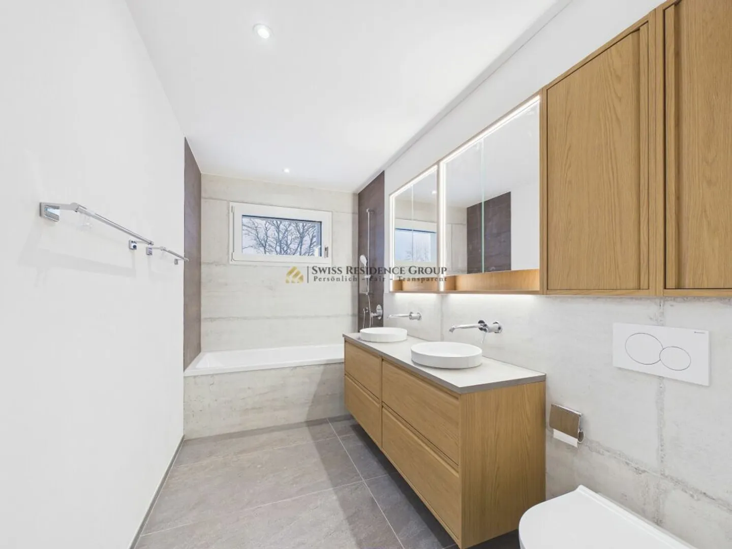 Renovated apartment with enviable view - Photo 7 of 9