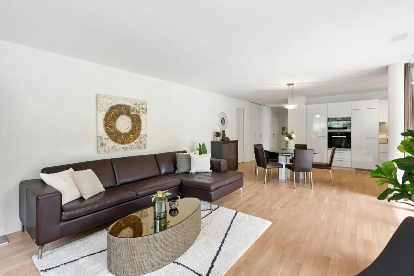 Exclusive Living in the Green and Yet Close to the City - Photo 3 of 13