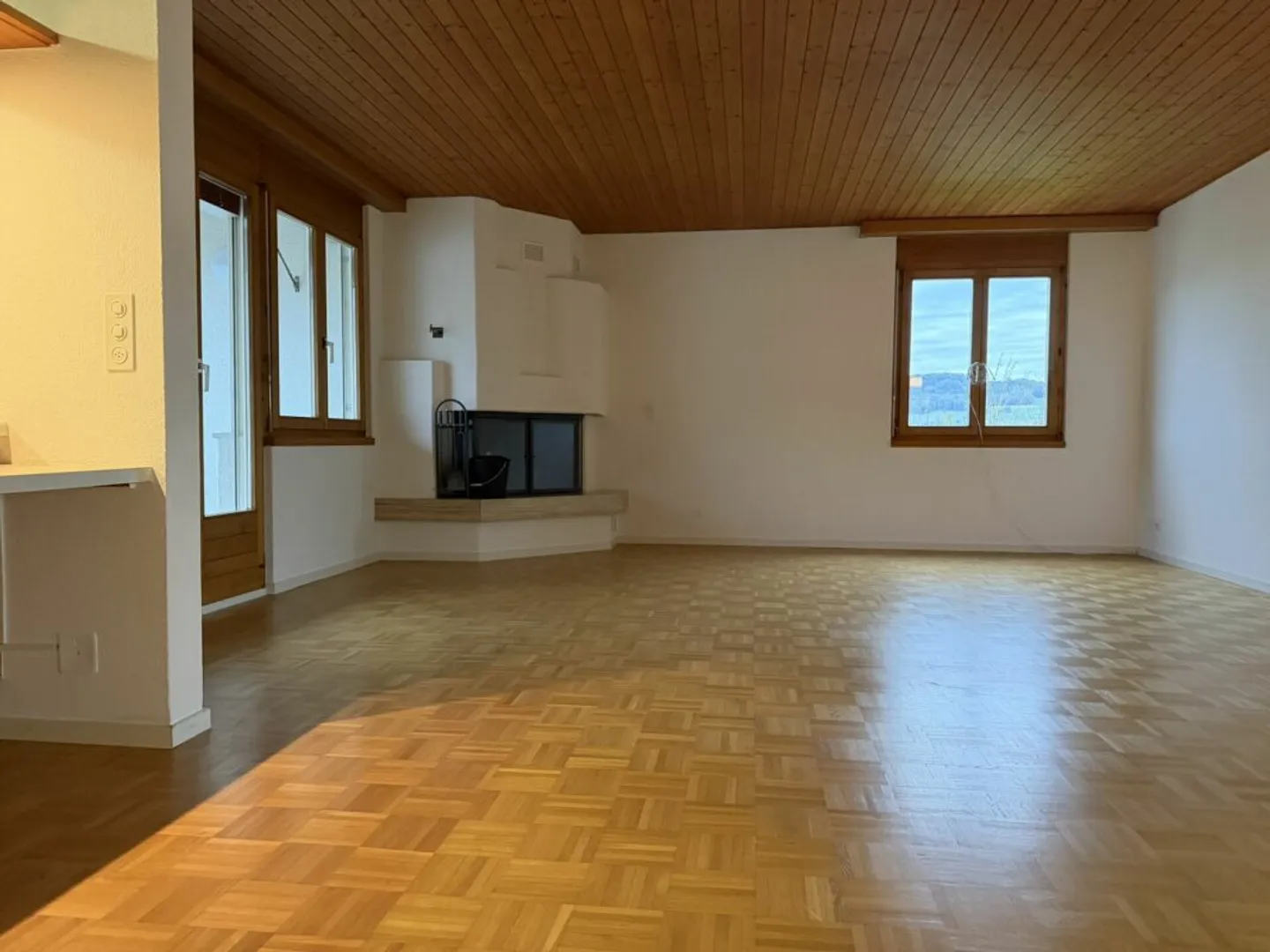 Charming 3.5-room attic apartment with fireplace in Menziken AG - Photo 3 of 13