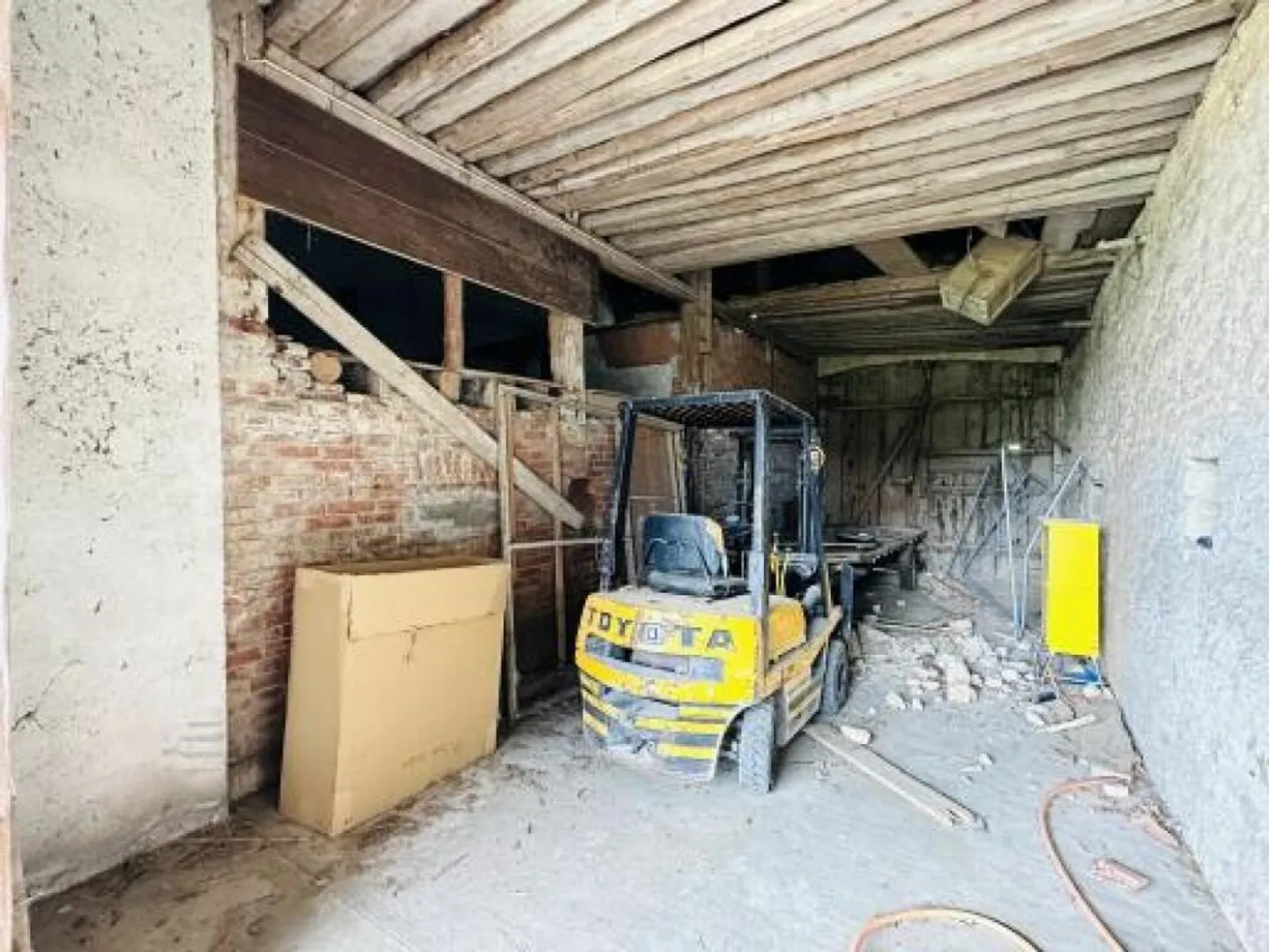 Vecchia fattoria con grande appezzamento - Foto 9 di 10