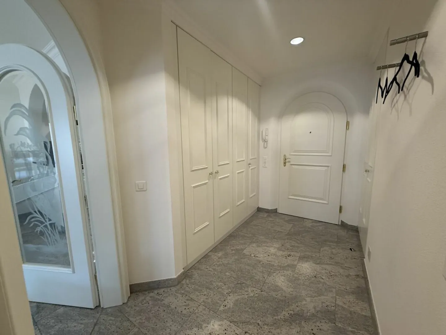Elegante 2.5-Zimmer-Gartenwohnung in der Residenz Camelia, Ascona - Photo 3 sur 10