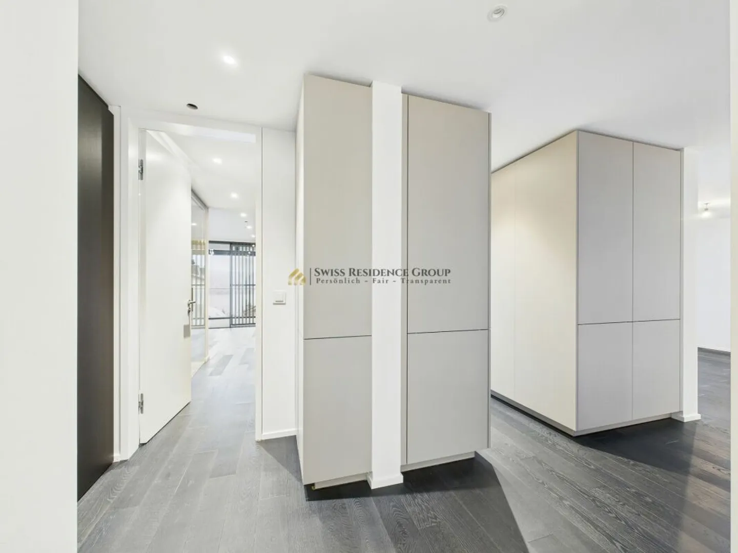 Vivere privilegiato sul lago di Zurigo con: residenza di 5,5 stanze con piscina privata, giardino, vista sul lago e sulle montagne - Foto 6 di 13