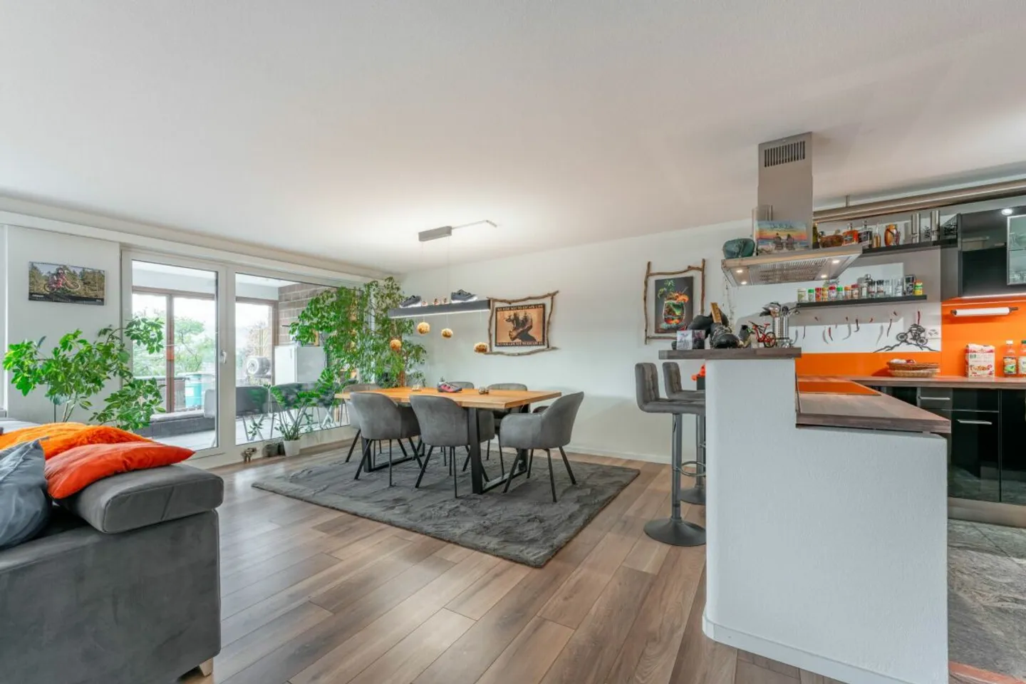 154 m² sur un niveau | 28 m² de terrasse avec jacuzzi | rénové en 2021 | Liestal - Photo 1 sur 13