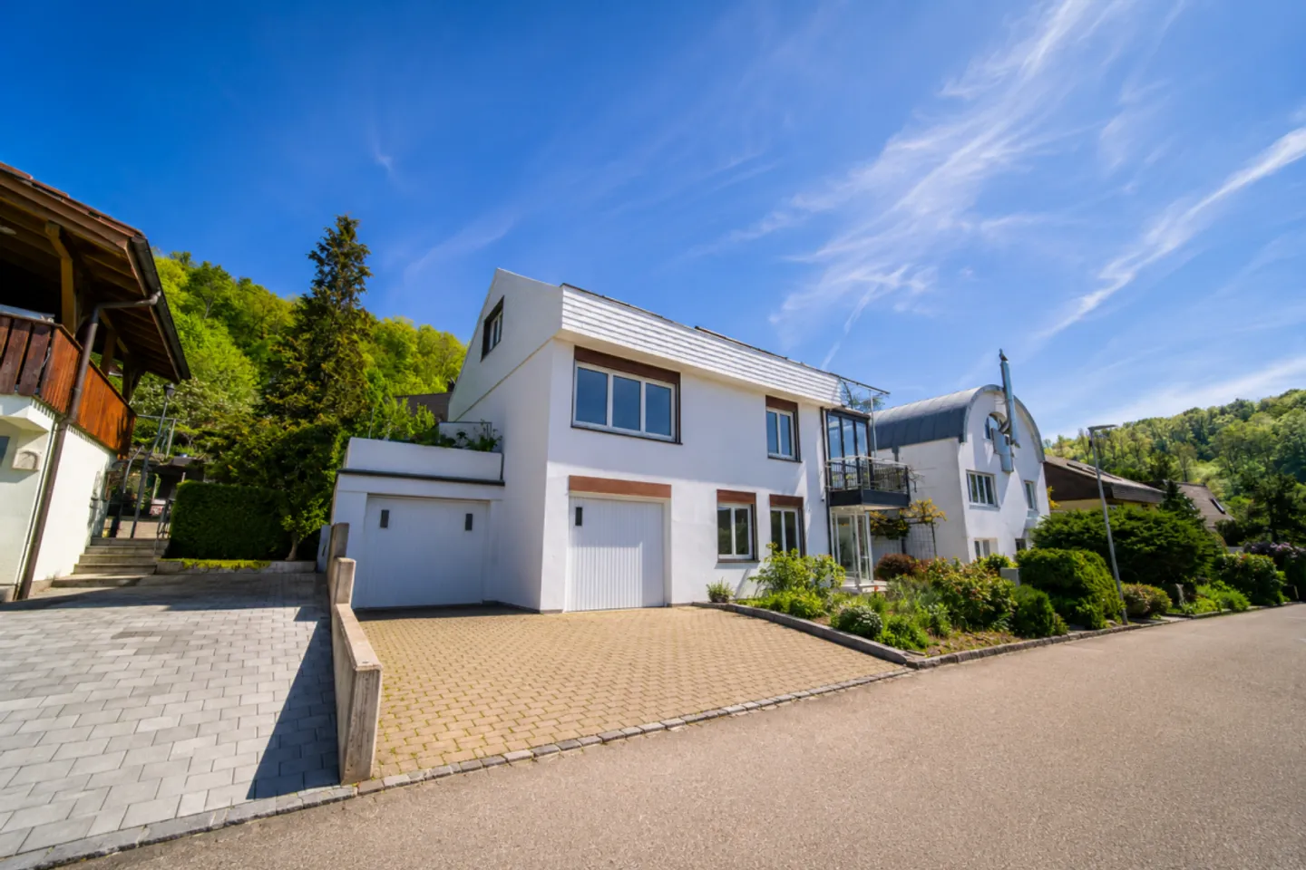 Freshly renovated 6.5-room single-family house with south slope location and panoramic view in Füllinsdorf - Photo 1 of 13