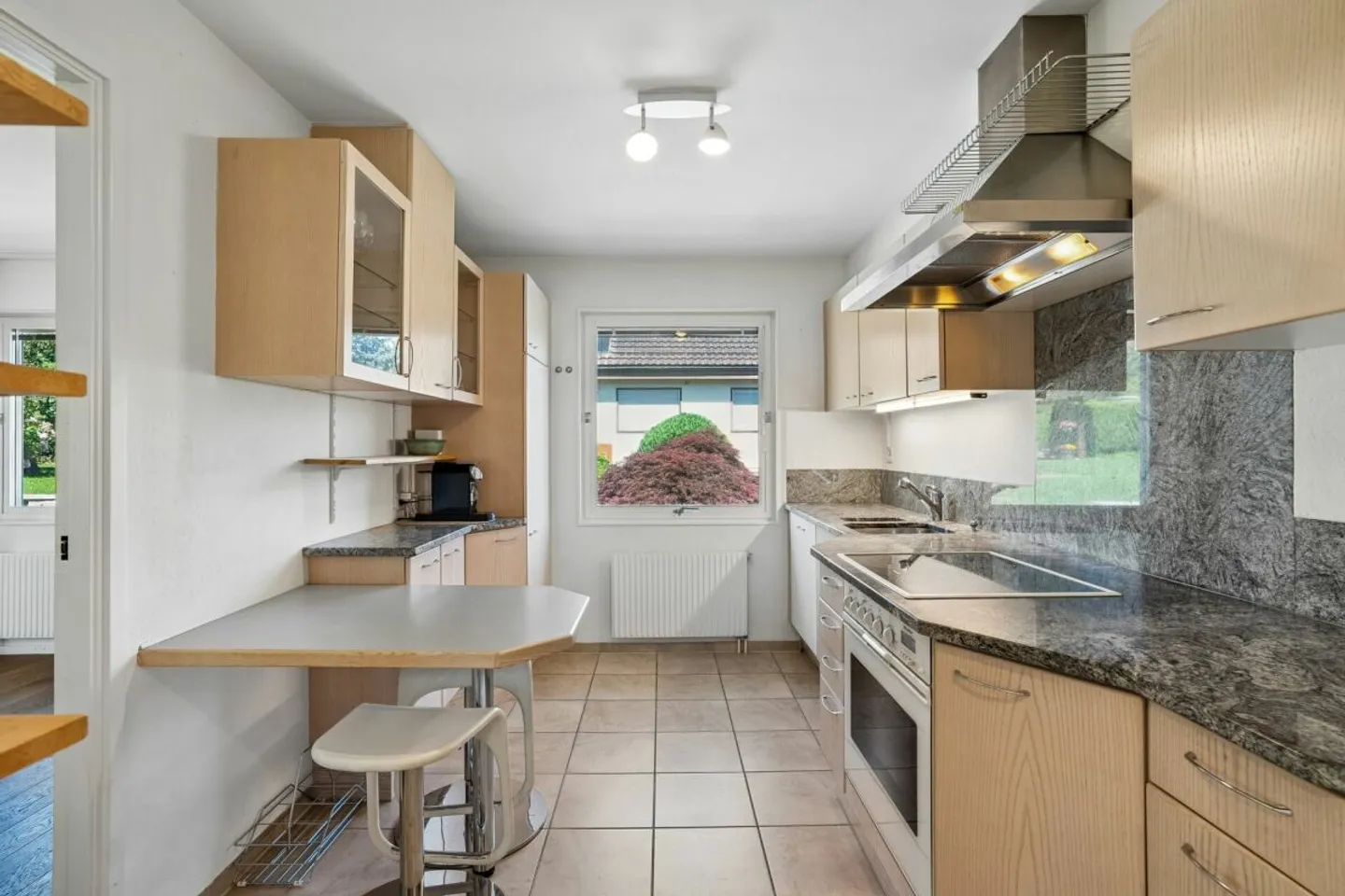 Casa familiare svedese con spazio per la progettazione - Foto 4 di 13