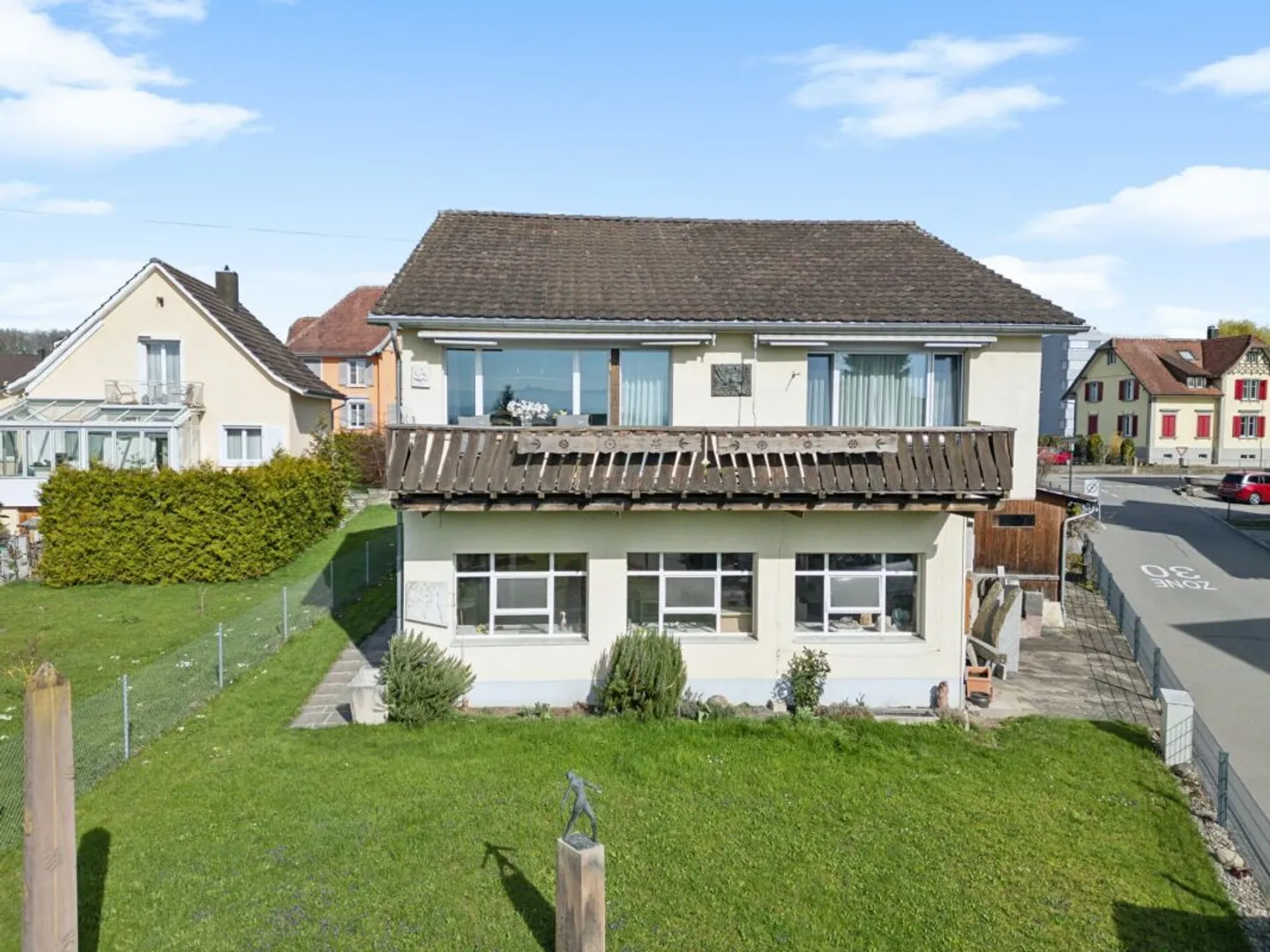 LIVING AND WORKING IN A SUNNY LOCATION - Photo 4 of 8