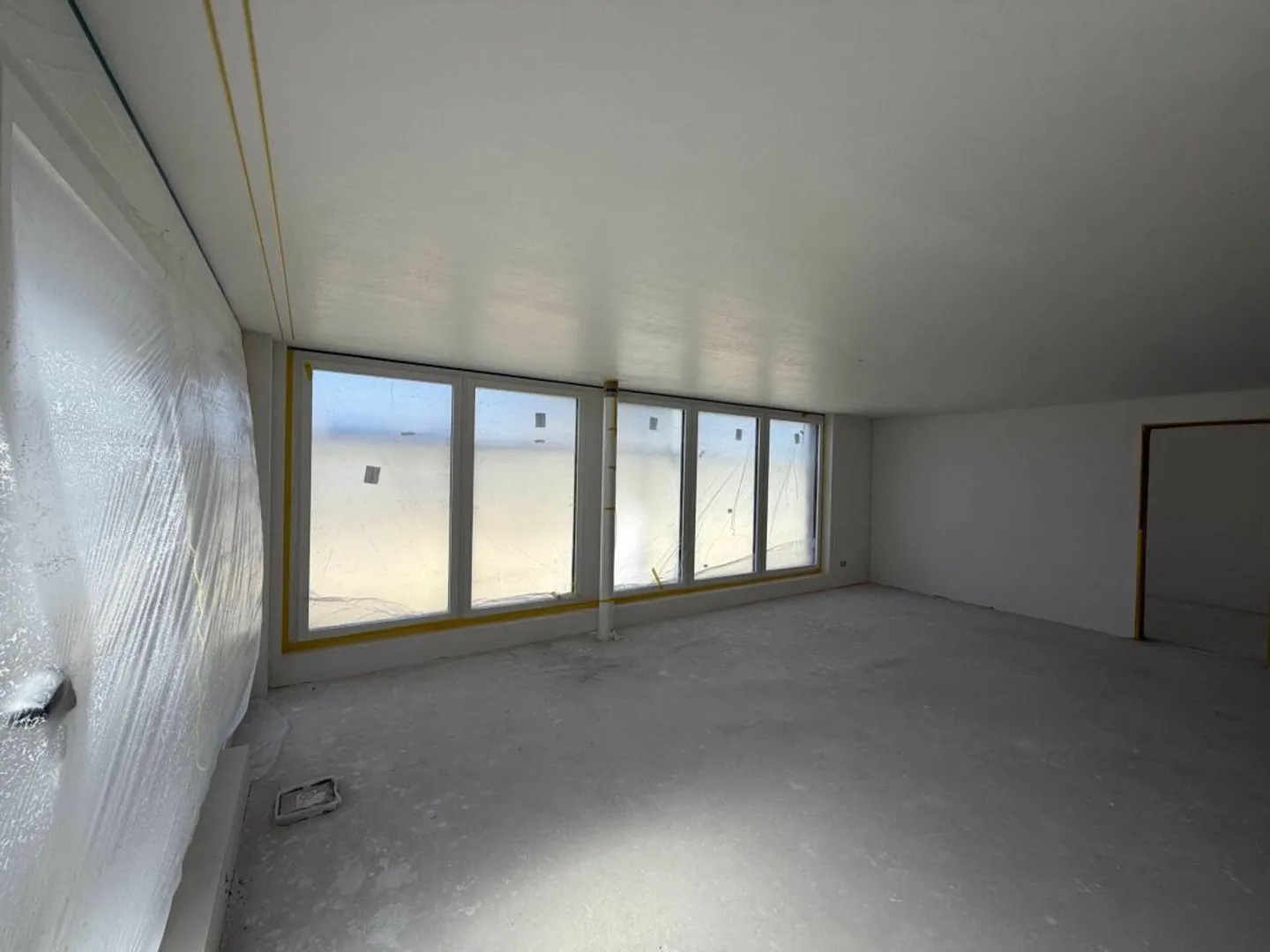 Occupancy from mid-June 2026: City meets nature - Your spacious dream apartment in Flurlingen - Photo 3 of 13