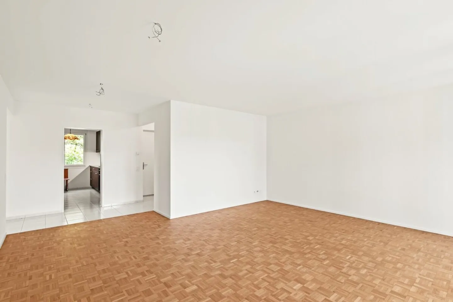 Sunny garden apartment in Oberwil - Photo 3 of 11
