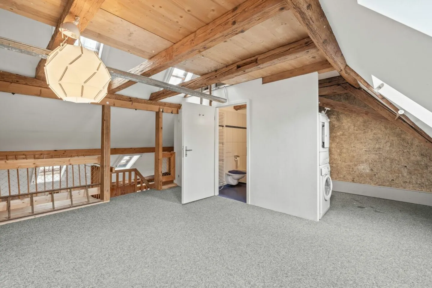 Travailler dans une architecture spéciale - au cœur du vieux village de Lausen - Photo 6 sur 13
